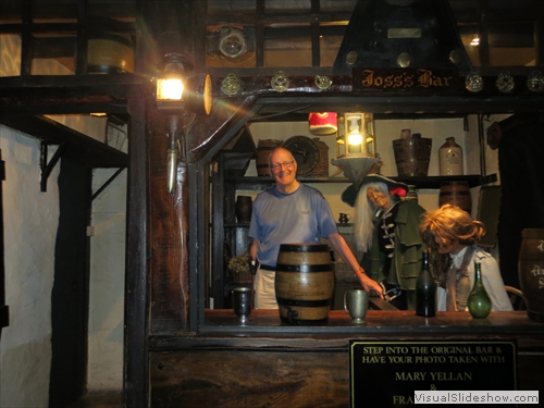 0407 - the new barkeeper in the Jamaica Inn!