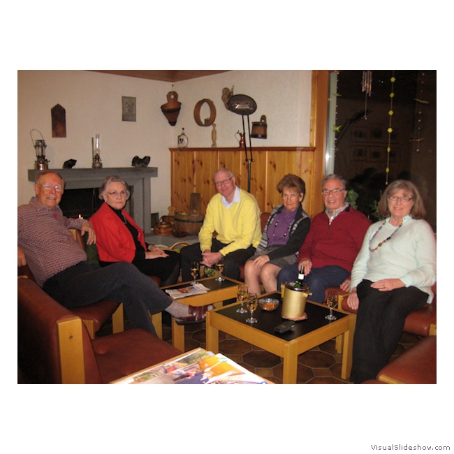 ...beim Apero in der Pension "Furka", vor den abendlichen angeregten Gesprächen...!