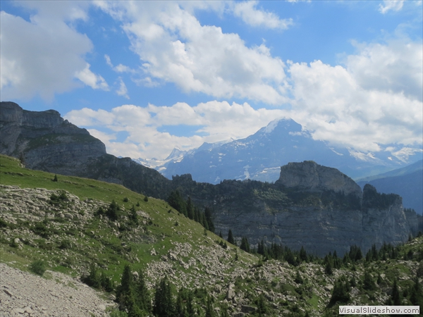 ...der Eiger  -   Mönch und Jungfrau hinter Vorhang (!?)