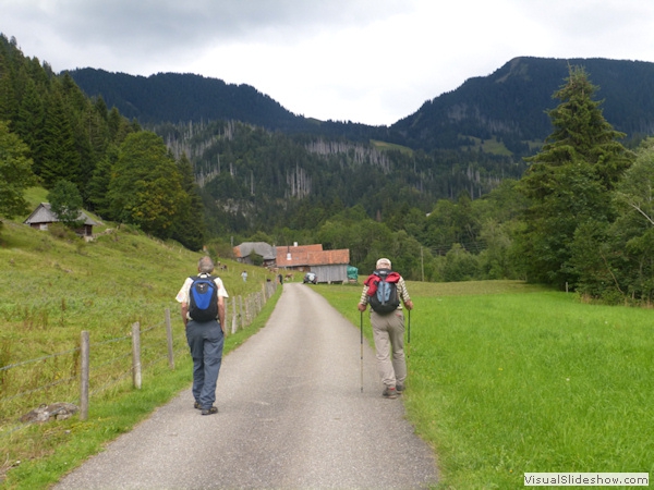 ...bald im Chragen, hinten Sattelpass...