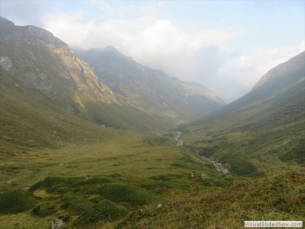 unteres Val Maroz, links Einschnitt des Pass da Sett (Septimer)