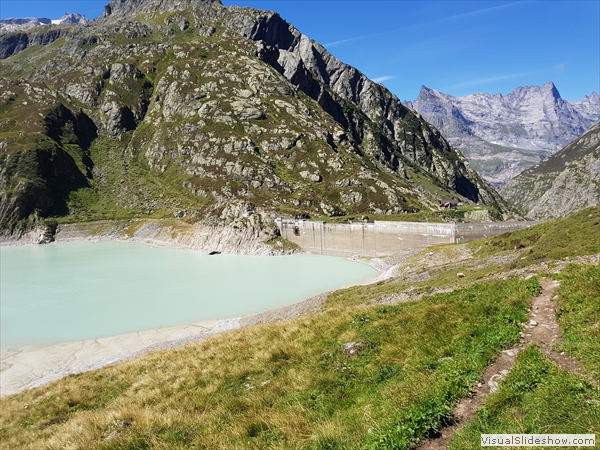 ...vor der Staumauer, hinten Engelhörner von Süden gesehen...