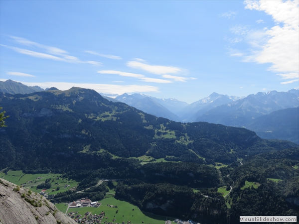 Ausblick vom Turren, unten Lungern Obsee, hinten Haslital und Ritzlihorn