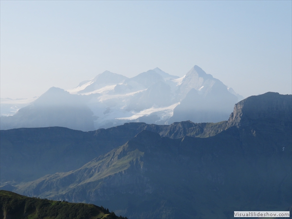 ...von rechts Wetterhorn, Schreckhorn, Bärglistock