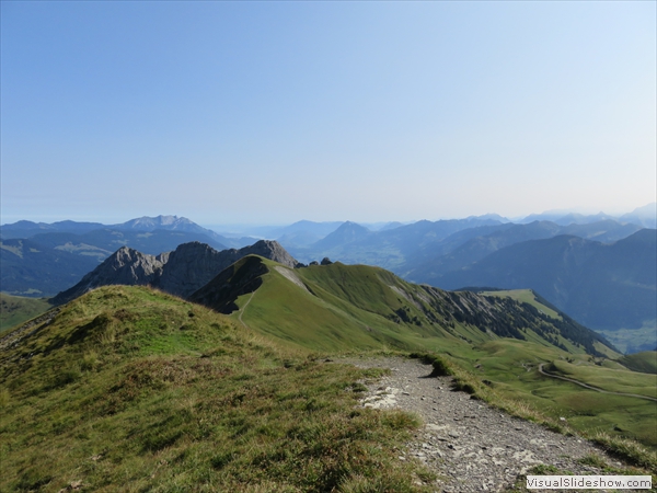 ...hinten Pilatus, Vierwaldstättersee, Rigi, Stanserhorn, vorne Giswilerstöcke