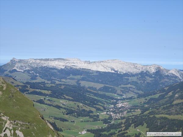 Sörenberg und Schratteflue mit links Schibegütsch