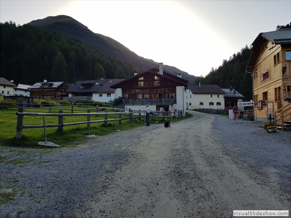 Blick zurück ins Dorf S-charl