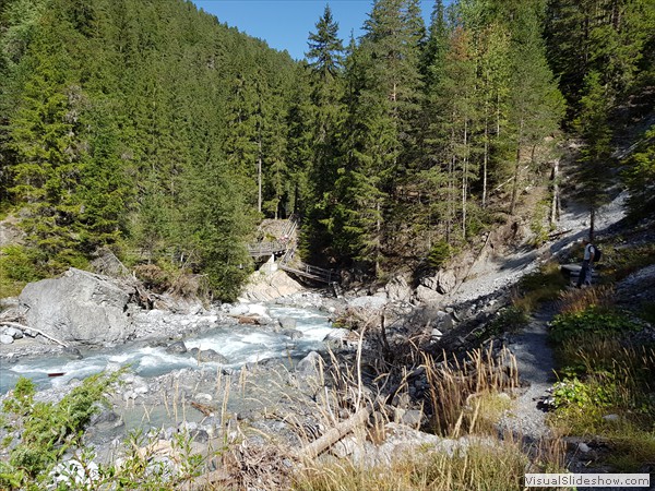 ...dort beginnt der Fussweg durch die Clemgia-Schlucht