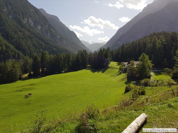 Blick zurück ins Val S-charl, rechts Avrona